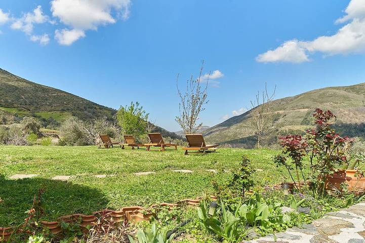 Gîte pour 9 personnes, avec Terrasse et Jardin