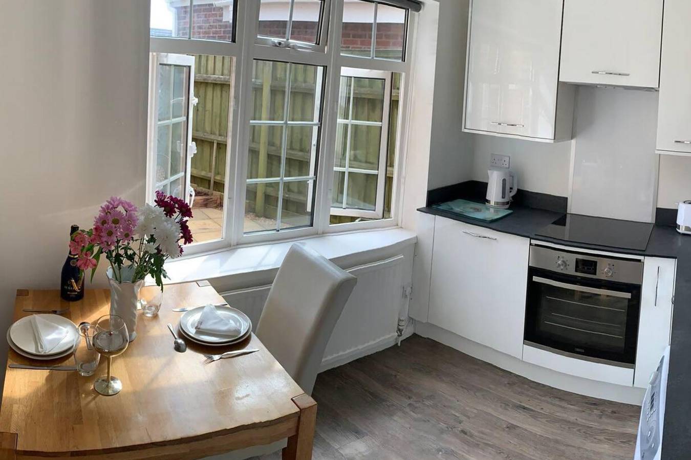 Apartamento de férias inteiro, 1Bed Apartment Sleeps 2 - Free Parking, Wifi in Barton on Sea, Hampshire