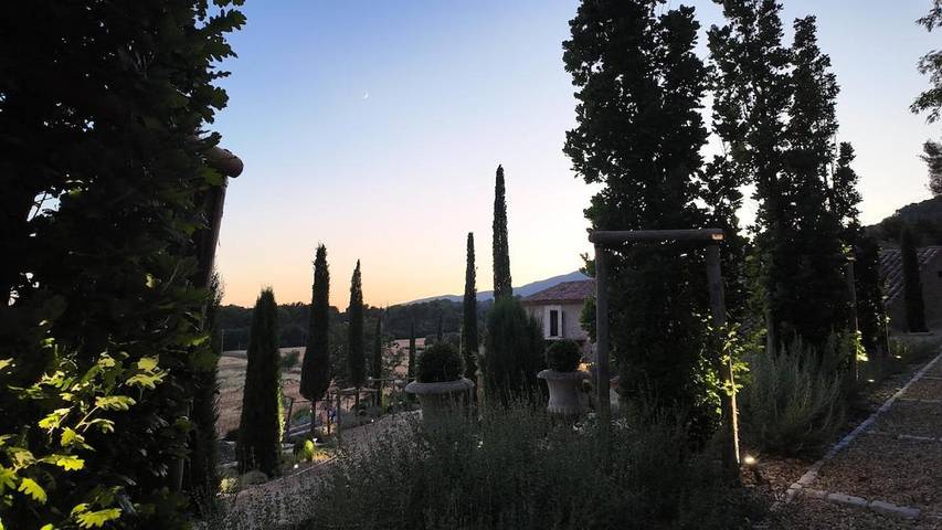 Gîte pour 2 personnes, avec terrasse ainsi que piscine et vue à La Motte-d'Aigues - 2