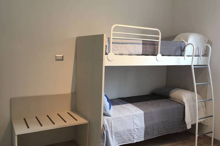 Ganze Wohnung, Neu Apartments Francesco, Peschiera del Garda in einer ruhigen und zentralen Gegend in Peschiera del Garda, Gardasee-Berge