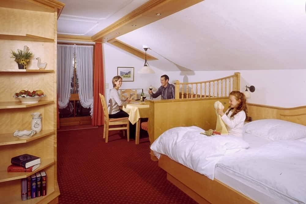 Ganze Wohnung, (4) Ein-Raum-Ferienwohnung Panorama 32qm, Dusche/Wc, Küche, Balkon in Reit im Winkl, Bayerische Alpen