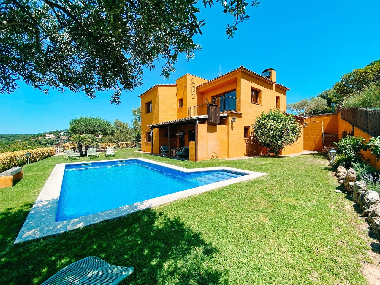 Villa 'Tres Olivos - Begur' con vistas a la montaña, Wi-Fi y aire acondicionado. in Begur, Costa Brava