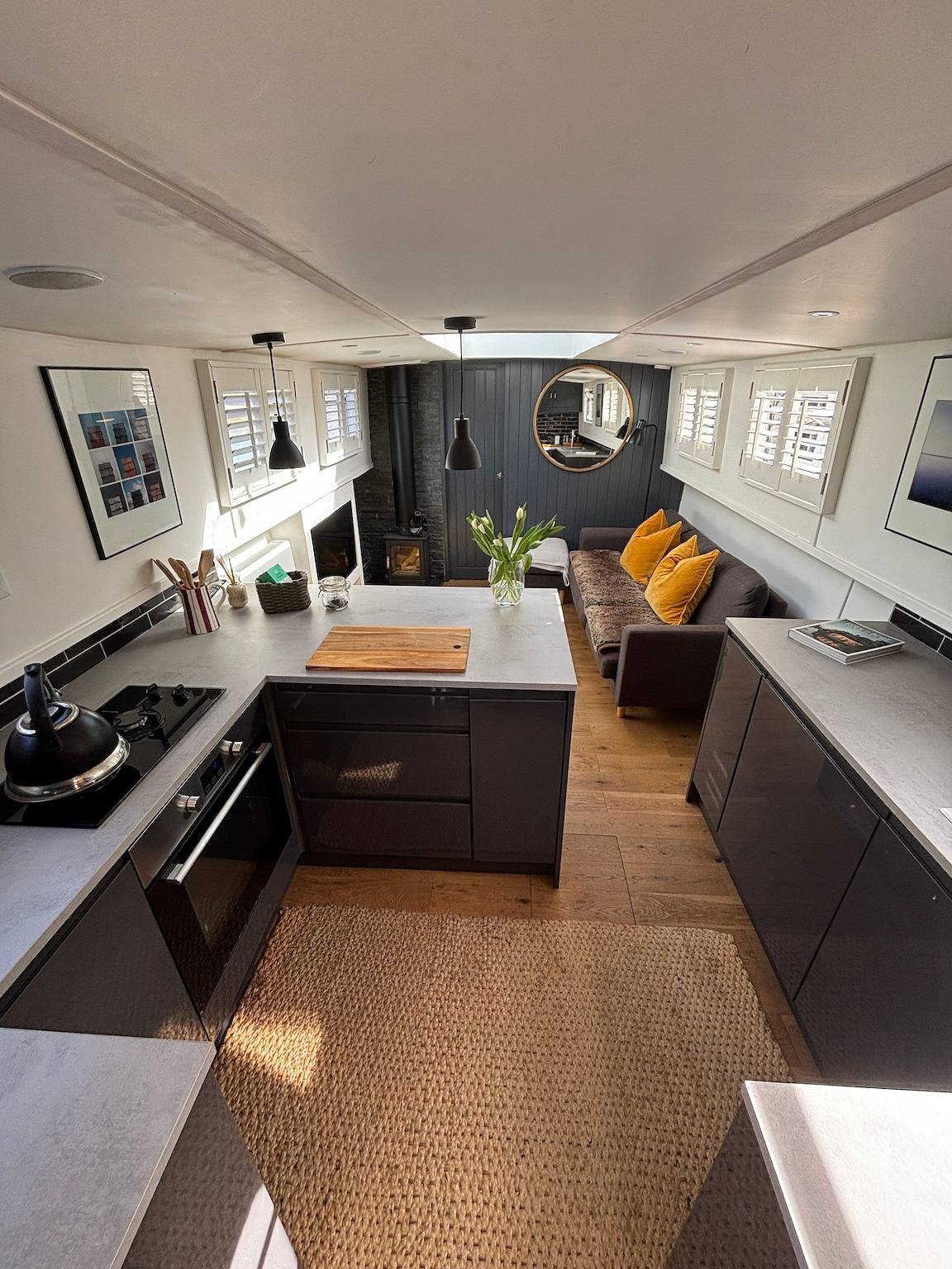 Unique 2 Bed Waterside Retreat, Pet Friendly in Upton-upon-Severn, Worcestershire