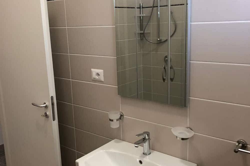 Ganze Wohnung, Sangeni Heim Urlaub  - Wohnung n.3, im Erdgeschoss mit veranda in Vibo Valentia Provinz