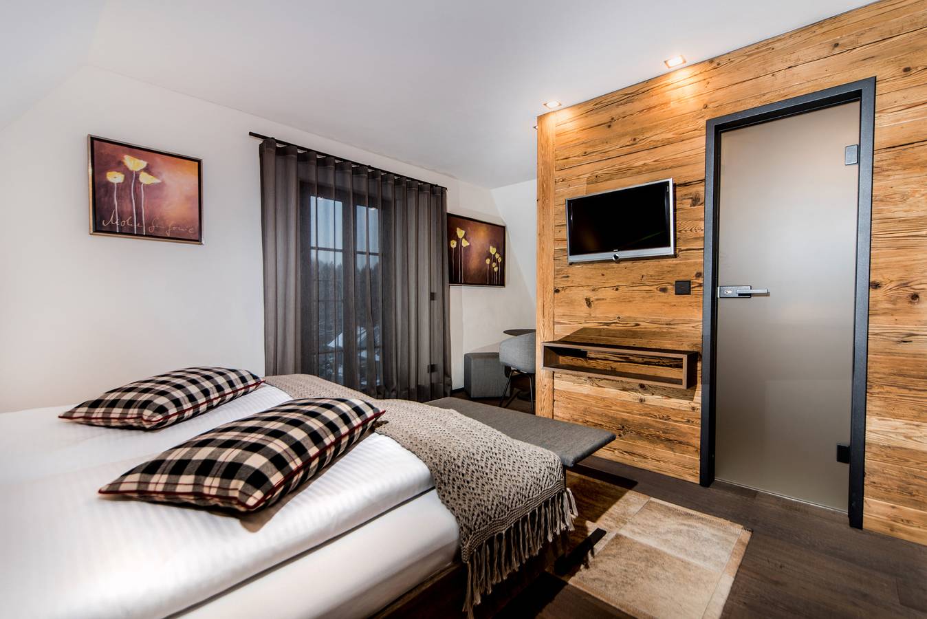 Hotel-Gasthof Adler - Doppelzimmer Chalet plus mit Wc und Dusche in Lindau, Bayerisch Schwaben