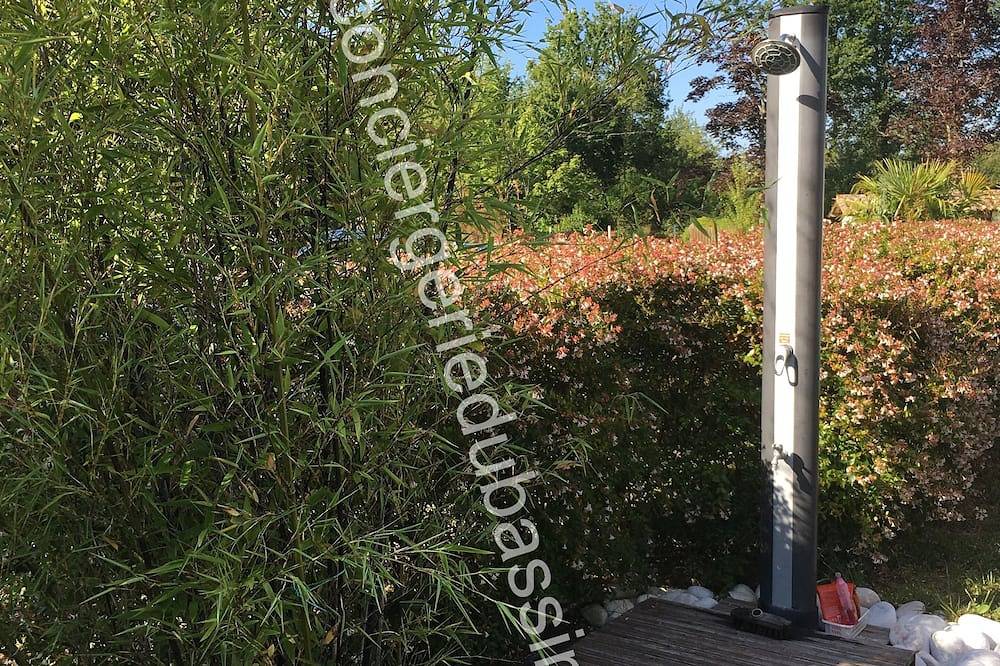 Cottage with heated pool in a quiet forest setting in Le Porge, Lesparre-Médoc region