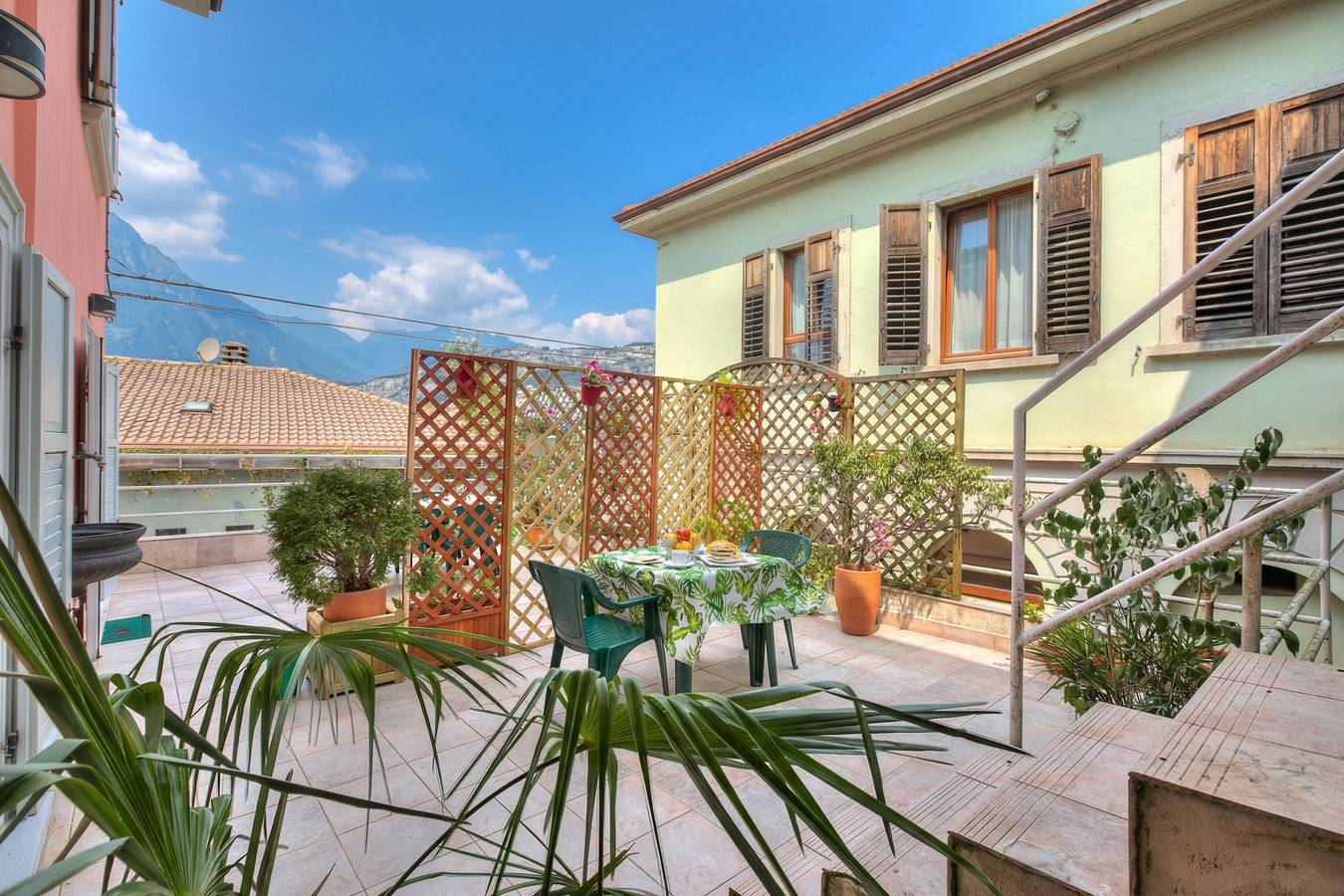 Charming Hotel Apartment: Steps from Beach & Restaurants in Torbole, Nago-Torbole