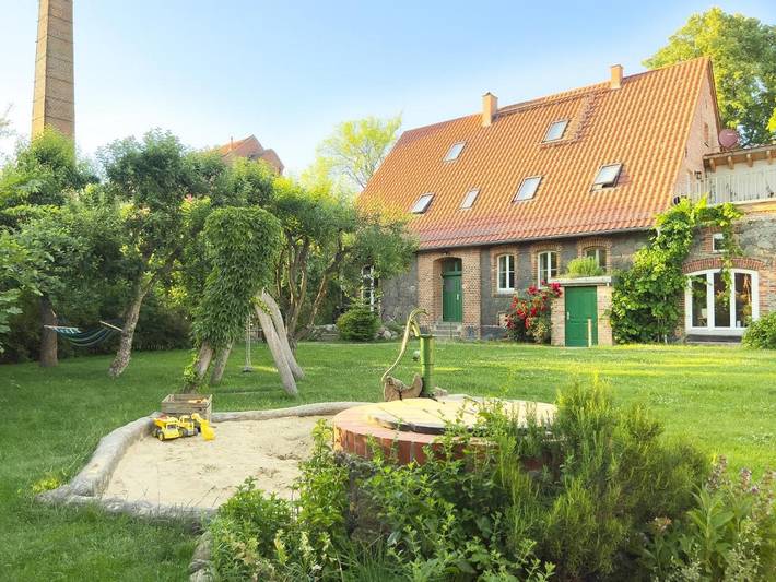Ferienwohnung für 3 Personen, mit Terrasse und Garten sowie Sauna in Wriezen
