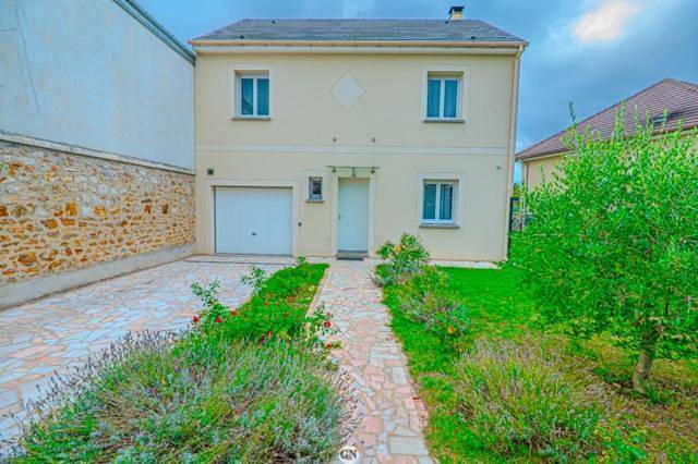Location Cosy Paris - villa Emeraude in Sainte-Geneviève-des-Bois, Essonne