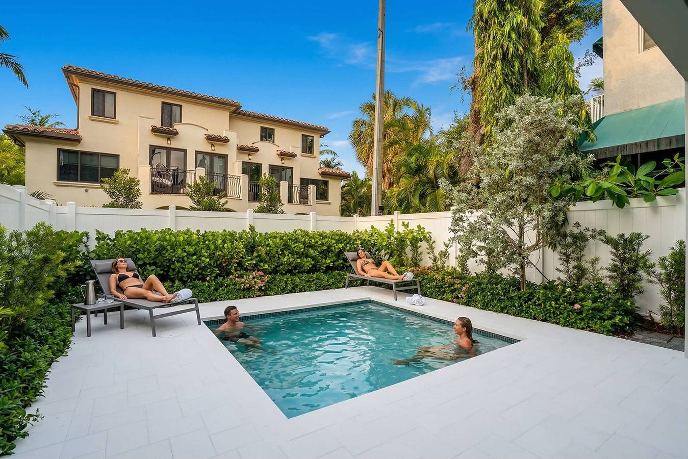 4Br w htd Pool  Walk to Las Olas  5mins to Beach in Fort Lauderdale, Broward County