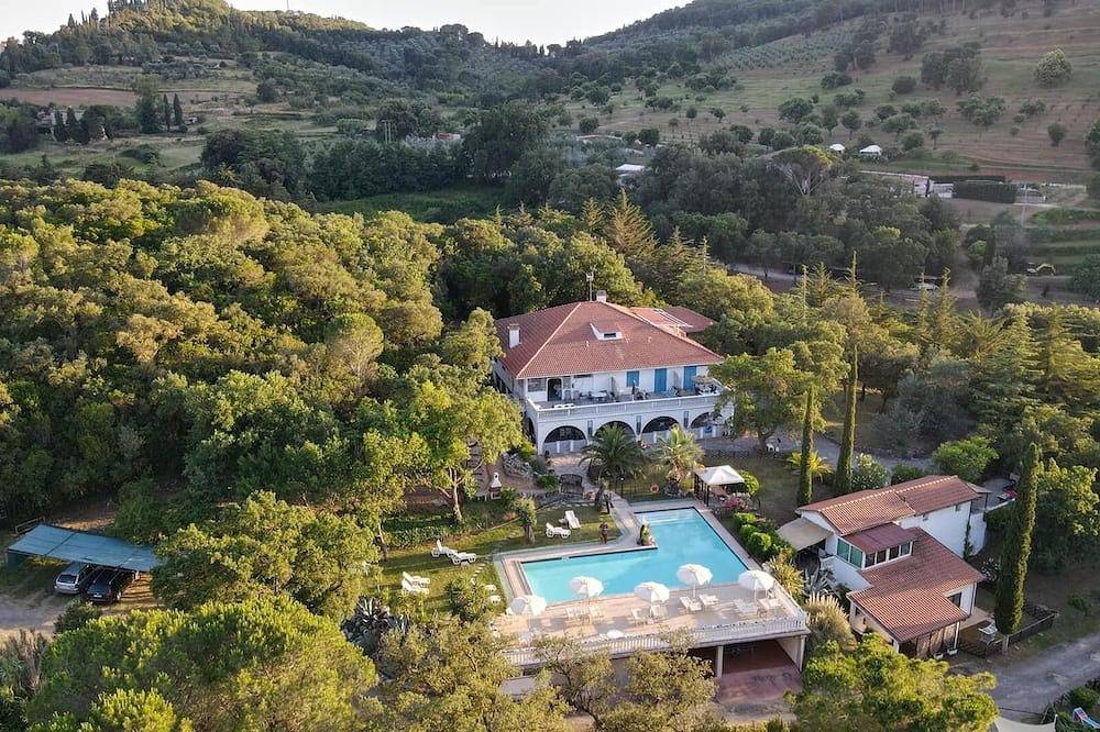 Villa near the Pool in a fantastic Park in Campiglia Marittima, Costa Etrusca
