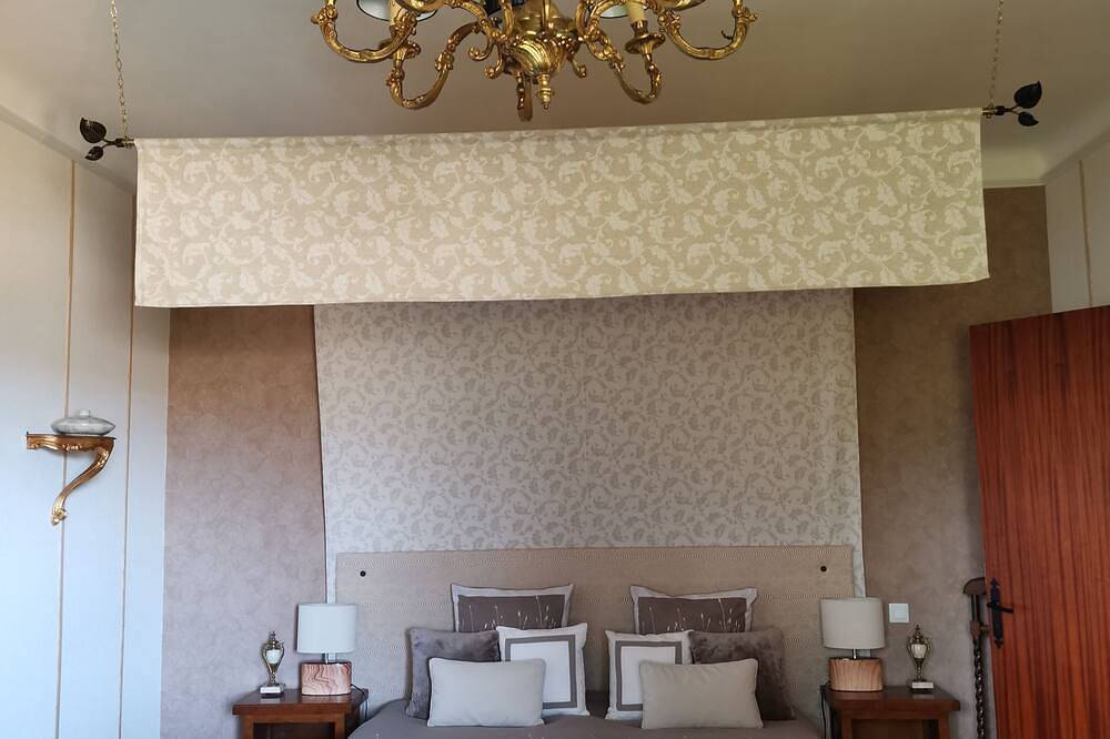 Magnificent villa with breathtaking views, swimming pool, Jacuzzi 35min from the beaches. in Bédarieux, Béziers region
