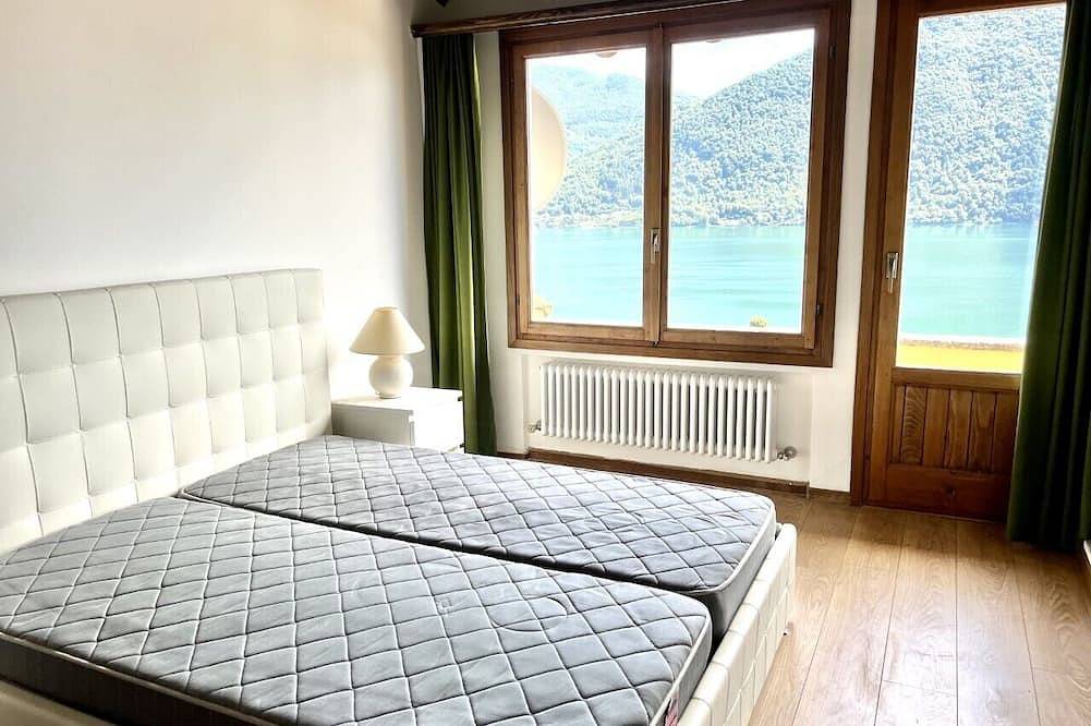 Ganze Wohnung, Exklusives Penthouse mit herrlichem Seeblick, großer Terrasse, Garten & Pool in Cressogno, Valsolda