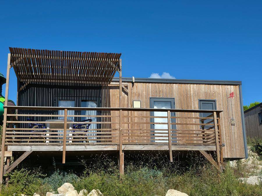 Camping Les Lodges du Lagon - Mobile home 5 persons - 2 bedrooms with air conditioning in Calvisson, Nimes region