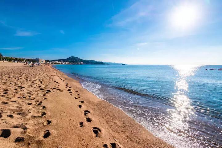 Mobil-Home 4 estancias 6 Personas Clima + Tv in Els Pins Blanes, Blanes