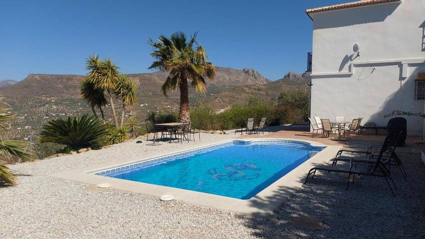 Casa rural para 9 personas, con vistas y piscina además de jardín y vistas al lago en Alcaucín - 3