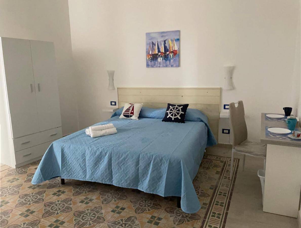 Double Room with Private Bathroom in Sferracavallo, Palerme