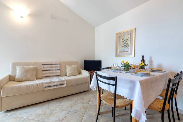 Appartement entier, Appartement 'Le Residenze Di Anna' avec vue sur mer, piscine partagée et climatisation in La Ciaccia, Valledoria