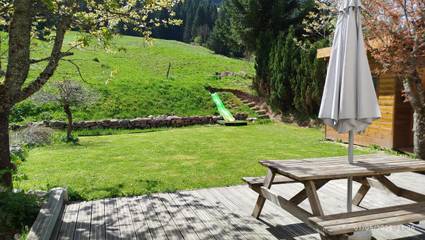 Gîte pour 6 personnes, avec jardin et vue à Mijoux