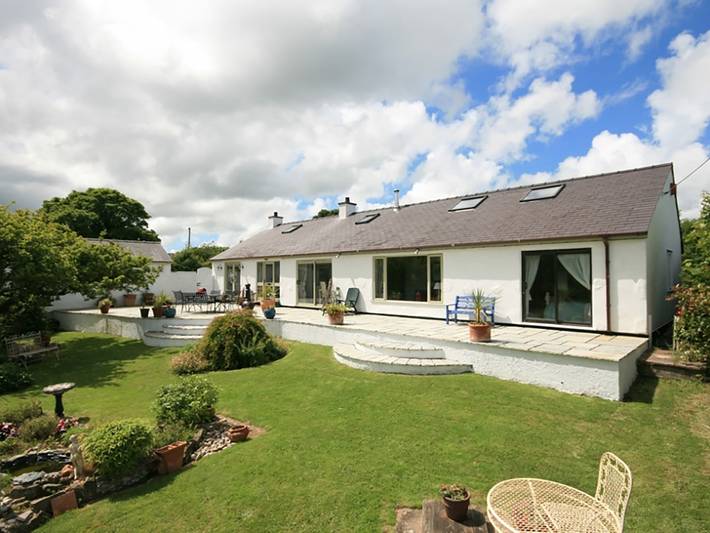 Holiday rental for 8 people, with Garden in Red Wharf Bay