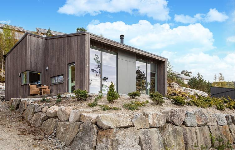 Holiday home for 6 people with garden in Strand (Rogaland)