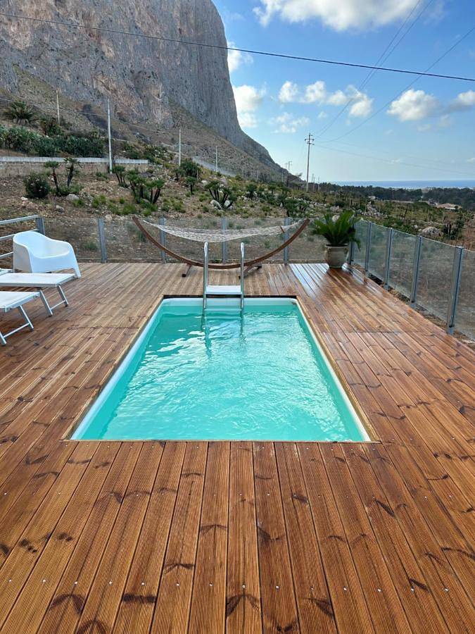 Casa vacanza per 8 persone, con piscina e giardino nonché panorama, adatto a famiglie con bambini a San Vito Lo Capo