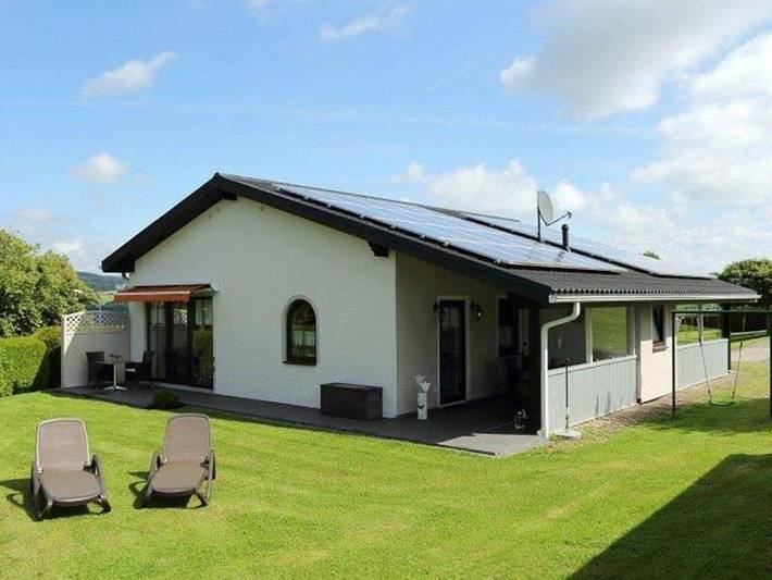 Ferienhaus für 4 Personen, mit Whirlpool und Terrasse sowie Garten und Sauna in Gönnersdorf