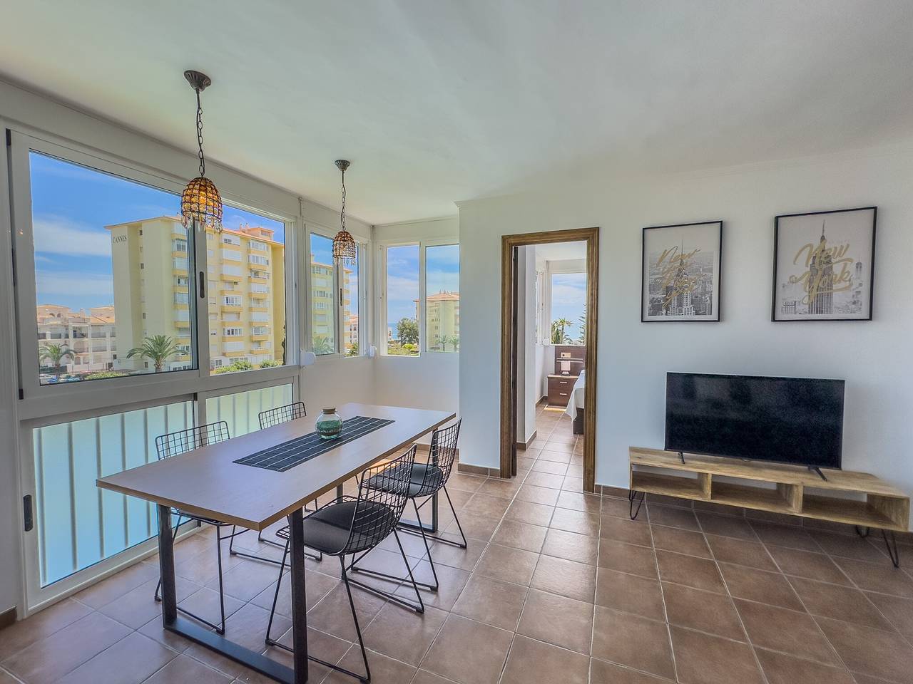 Apartamento entero, Apartamento 'Sol and Sea A121' con vistas al mar, Wi-Fi y aire acondicionado in Torrox Costa, Torrox