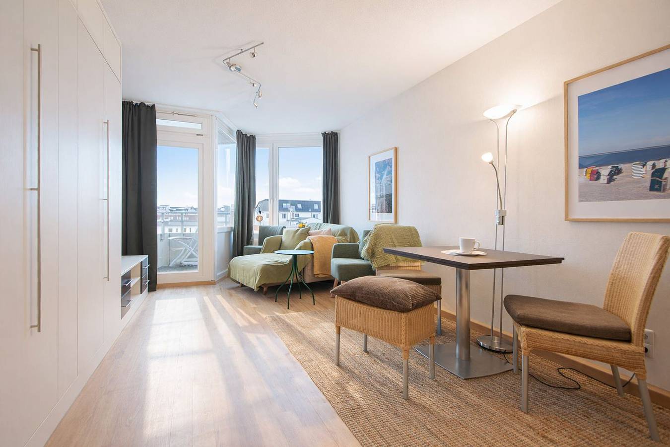 Entire apartment, Helles Apartment mit Balkon und moderner Küche im Strandbox 54 auf Borkum in Borkum