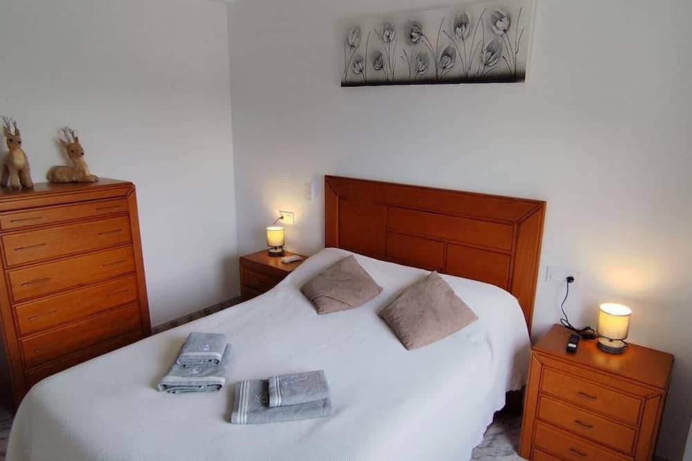 Casa Rural Marta with Mountain Views, Wi-Fi and Air Conditioning in Zuheros, Sierras Subbéticas