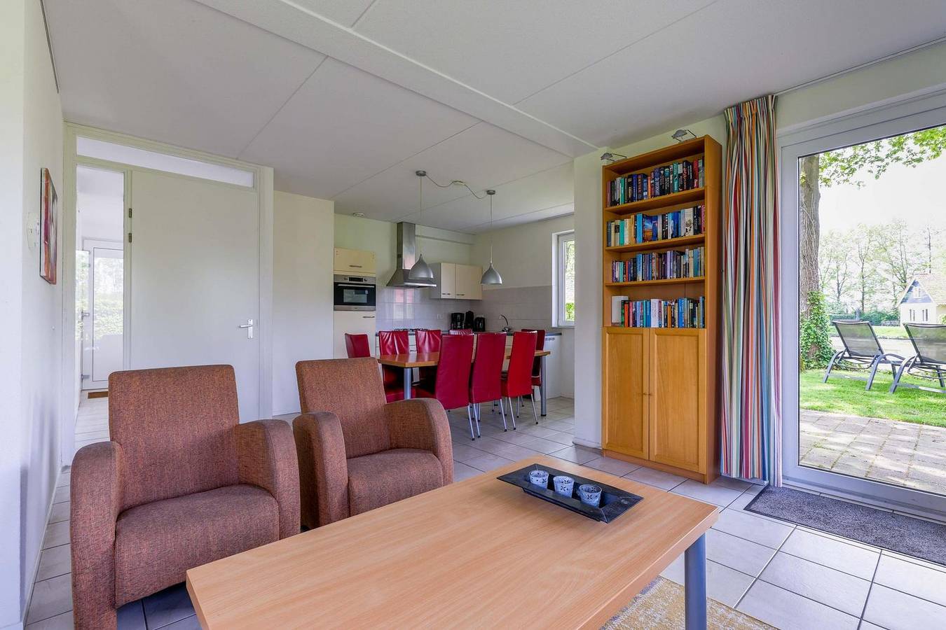 Freistehendes 8-Personen-Ferienhaus mit Sauna, direkt am Wasser in Westerbork gelegen in Drenthe