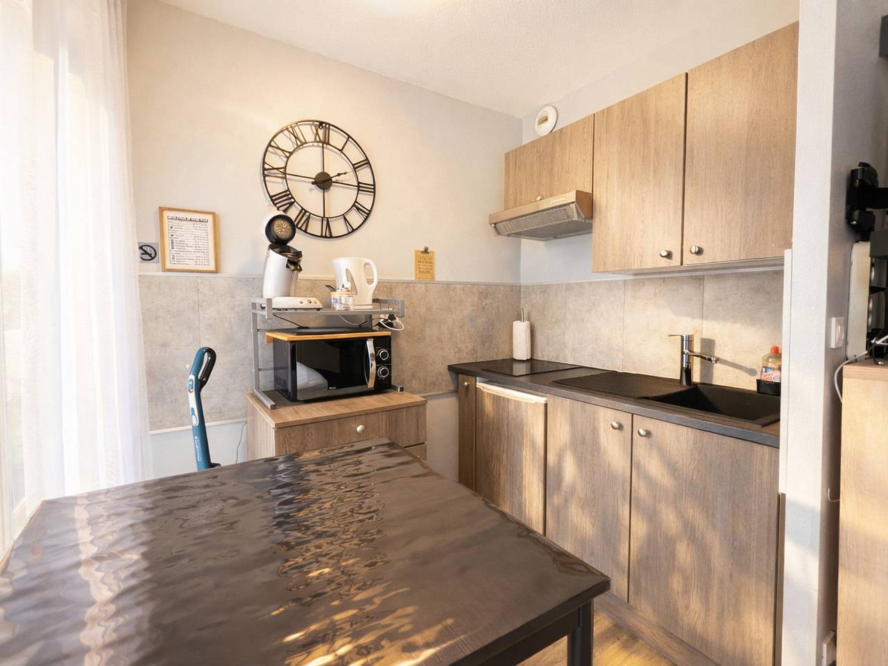 Appartement entier, Studio tout confort avec terrasse & parking sécurisé à La Teste-de-Buch in La Teste-de-Buch, Région d'Arcachon