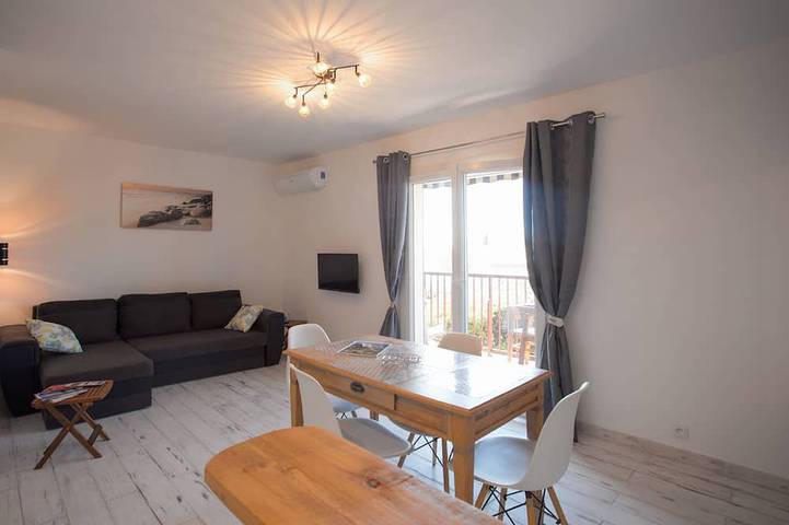 Appartement entier, Le Pradet Appart 2 pers vue mer plage 50m in Le Pradet, Parc national de Port-Cros