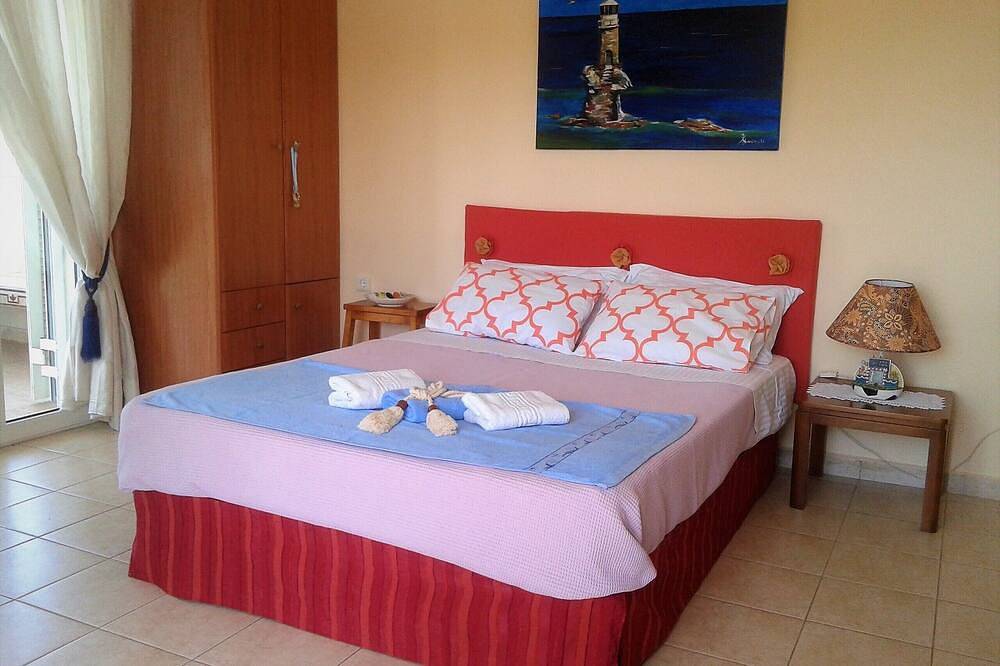 Nantia Wohnung Studio-Apartments mit Bad und einem großen Veranda in Palaia Fokaia, Regionalbezirk Ostattika