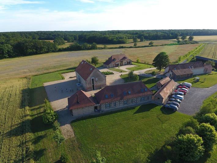 Location de vacances pour 6 personnes, avec Terrasse ainsi que Jardin et Vue à Montbeugny