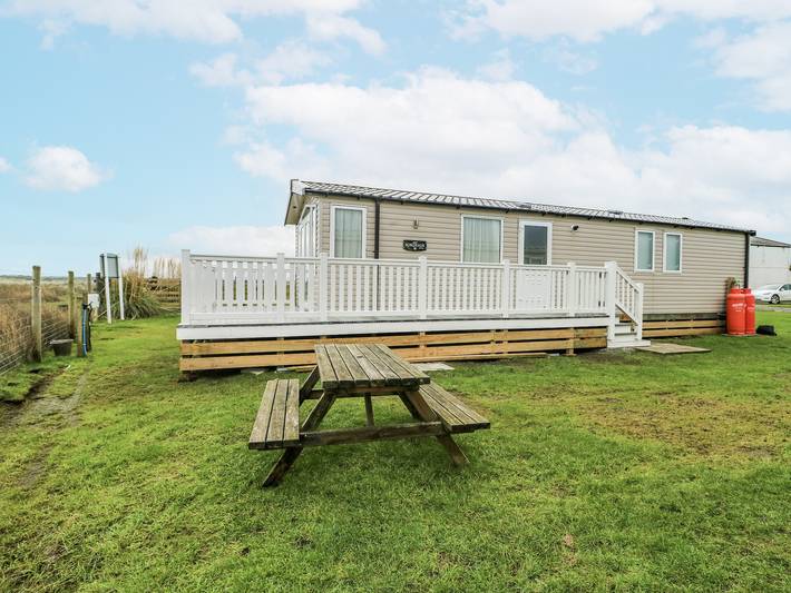 Caravan for 6 people, with garden, with pets on the Isle of Anglesey