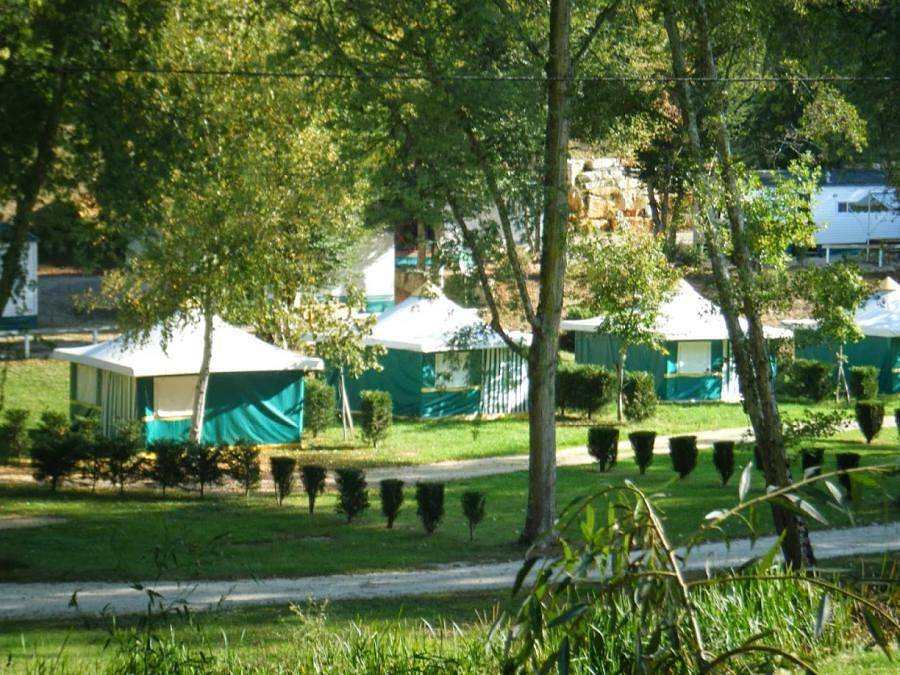 Camping Le Roc de Lavandre - Zelt 4 personen - Voll ausgestattete Lodge ohne Sanitäranlagen - Am Rand Des Fischerei-Tangs in Saint-Félix-de-Reillac-et-Mortemart, Périgord Noir