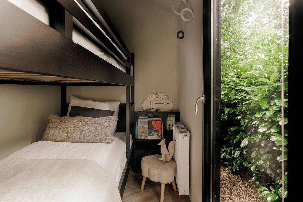 Wellness Hottub Tiny House located in the forest at the Veluwe, close to lake in Nunspeet, Veluwe
