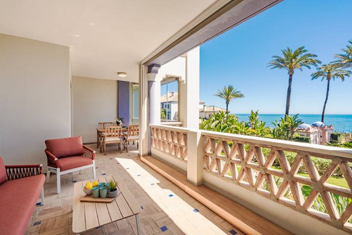 Apartamento para 6 personas, con terraza además de piscina y vistas al mar en Casares Costa