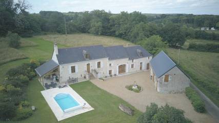 Chambre d’hôte pour 2 personnes, avec jardin ainsi que piscine et vue à Chahaignes