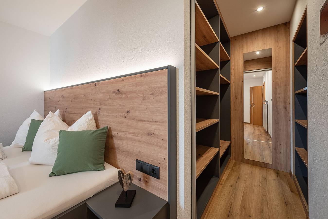 Ganze Wohnung, Ferienwohnung 'Wohnung Morgenduft Schnalserhof' mit Bergblick, Gemeinschaftsterrasse und Wlan in Latsch, Nationalpark Stilfser Joch