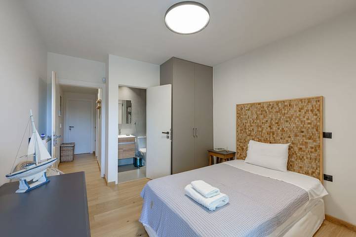 Location de vacances pour 4 personnes, avec jardin et balcon dans Saronida - 4