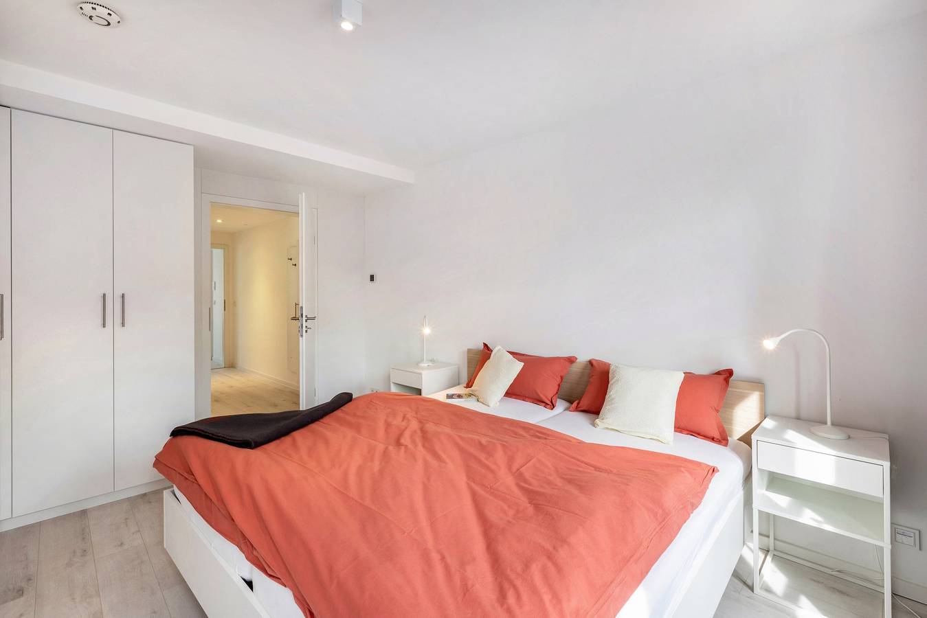 Appartement 'Saale Fewo Mit Burgblick' met uitzicht op het meer, gedeelde tuin en Wi-Fi, foto 15