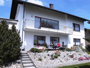 Ferienwohnung für 3 Personen, mit Ausblick und Terrasse sowie Garten am Edersee