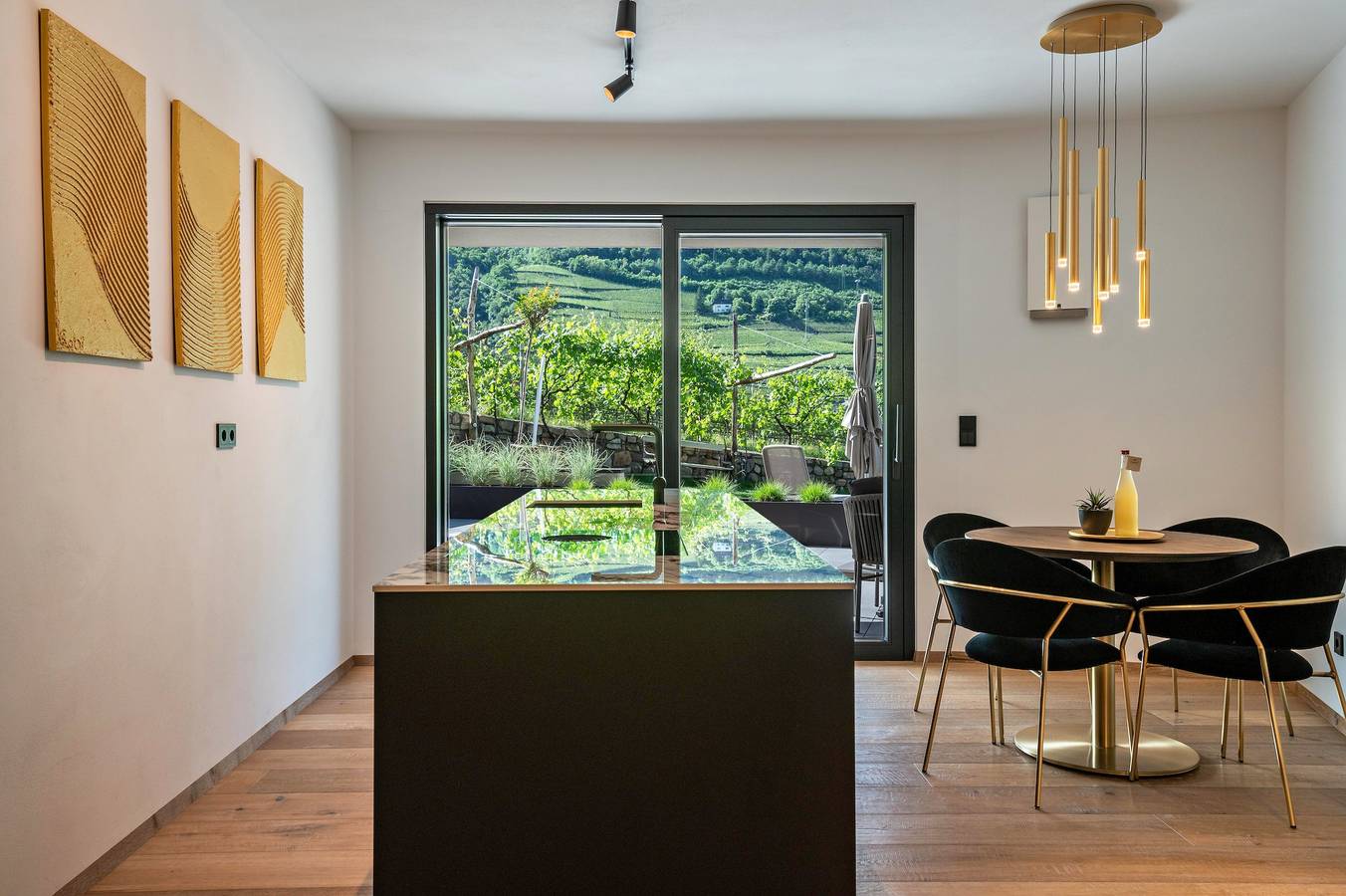 Appartement entier, Appartement "Erbacher - Gabi's Edel Suite" avec vue sur la montagne, piscine partagée et Wi-Fi in Centro-Piani-Rencio, Bolzano