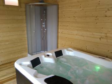Gîte pour 4 personnes, avec jacuzzi ainsi que jardin et terrasse, animaux acceptés dans le Finistère