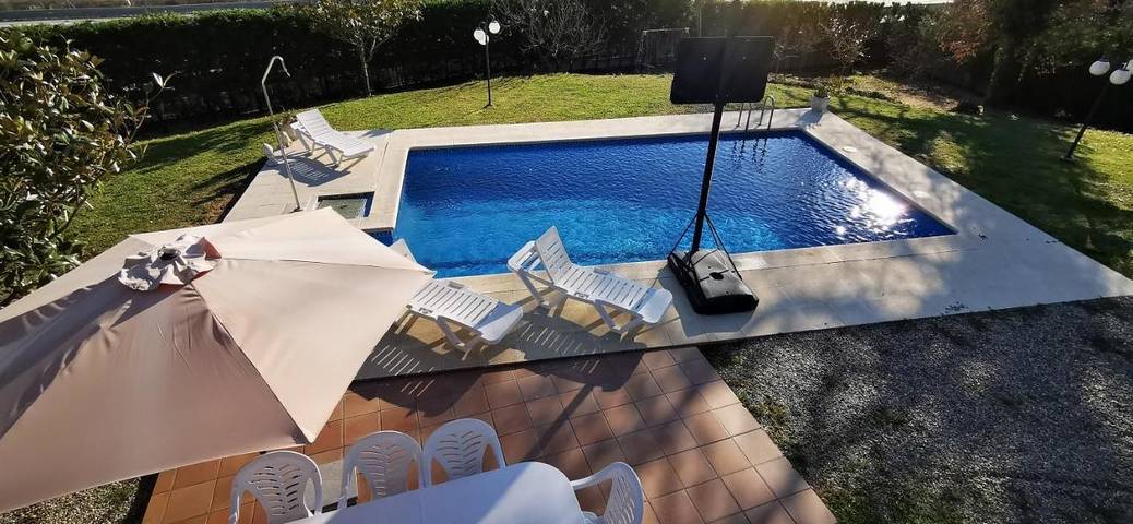 Casa rural para 8 personas, con Balcón y Terraza además de Jardín y Piscina en Caldas de Malavella - 4