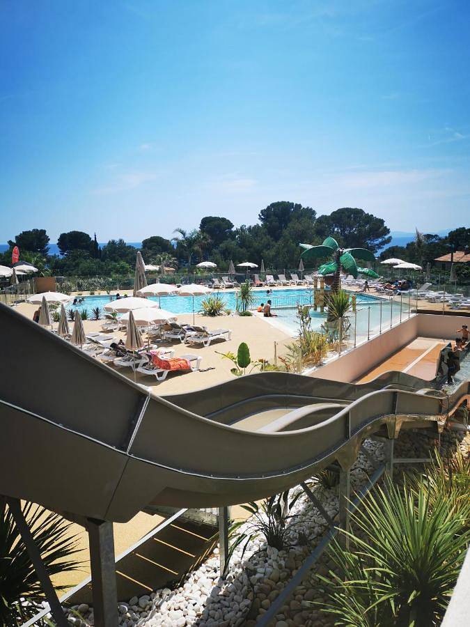 Camping pour 6 personnes, avec vue et bassin pour enfant ainsi que piscine et terrasse, animaux acceptés à Saint-Raphaël - 3