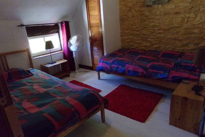 Location de vacances pour 8 personnes, avec terrasse ainsi que jardin et piscine à Nadaillac-de-Rouge - 4