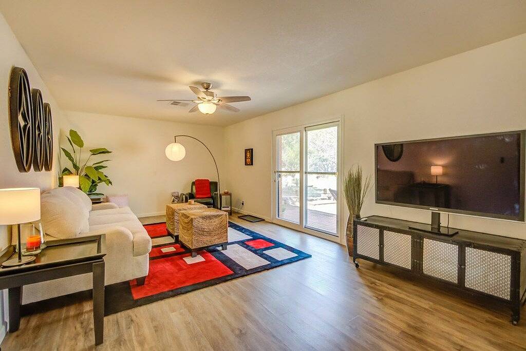 Peaceful Sedona retreat with red rock views, walk to Sedona Golf Resort in Oak Creek, Oak Creek Canyon